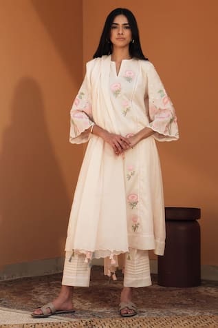 Samatvam By Anjali Bhaskar Pastel Pink Embroidered Kurta Set 