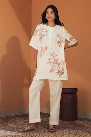 Samatvam By Anjali Bhaskar Floral Embroidered Straight Kurta Set 