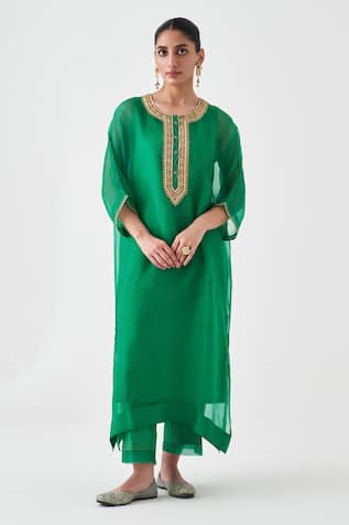JANKI INDIA Embroidered Green Kaftan Set 