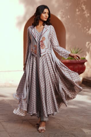 Isha Gupta Tayal Grey Chanderi Printed Kurta Set 