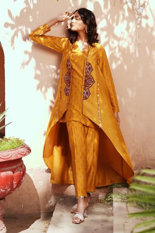 Isha Gupta Tayal Yellow Chanderi Kurta Set 