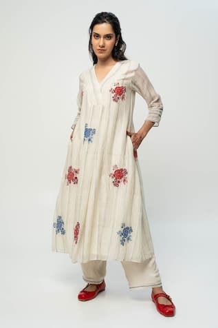 Pants and Pajamas Chanderi Floral Embroidered Kurta 