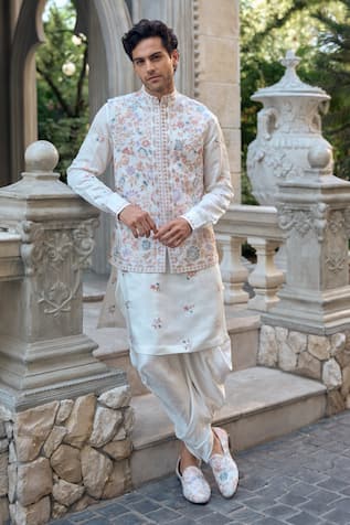 Seema Gujral Floral Embroidered Bundi Kurta Set 