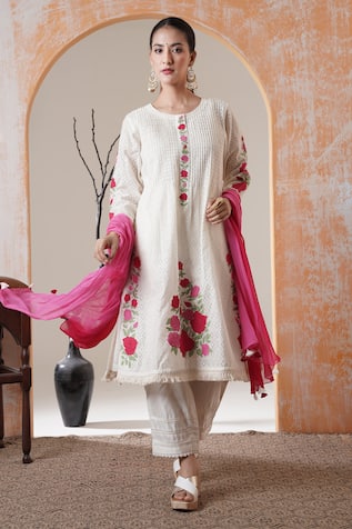 Surabhi Arya White Chanderi Floral Kurta Set 