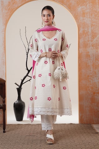 Surabhi Arya White Chanderi Floral Embroidered Kurta Set 