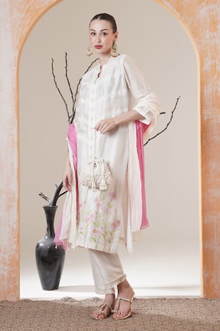 Surabhi Arya White Chanderi Kurta Set with Dupatta 