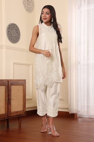 Midori By Sgv Embroidered Off White Kurta Set 