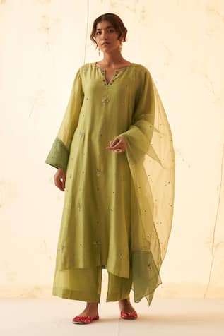 JANKI INDIA Green Embroidered Kurta Set With Dupatta 