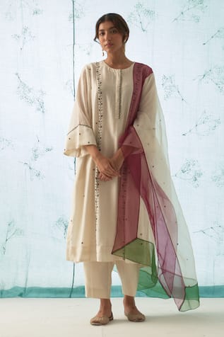 JANKI INDIA Ivory Embroidered Kurta Set 
