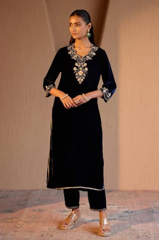 Nero India Designer Blue Velvet Kurta Set 