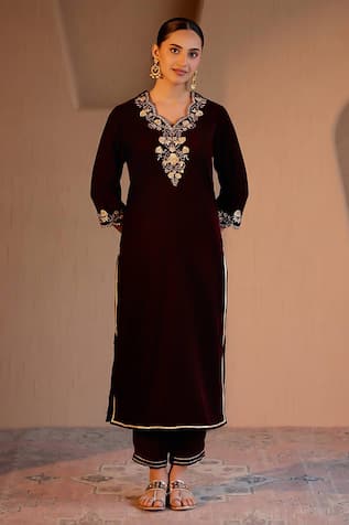 Nero India Maroon Velvet Kurta Pant Set 