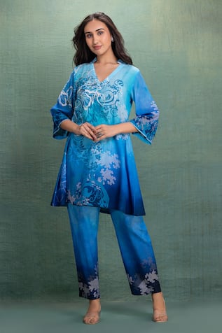 Kahani Lush Blue Printed Kurta & Pant Set 