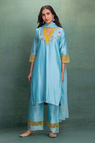 Kahani Lush Embroidered Chanderi Kurta Set 