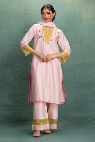 Kahani Lush Pink Hand & Machine Embroidery Kurta Set 