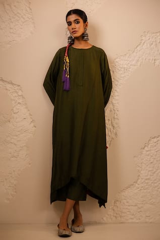 Avaha Olive Green Dola Silk Kurta Set 