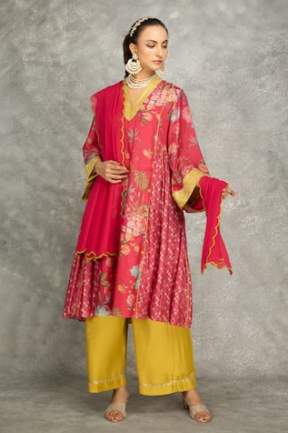 Tanu Malhotra Hot Pink Buti Kurta Set with Dupatta 