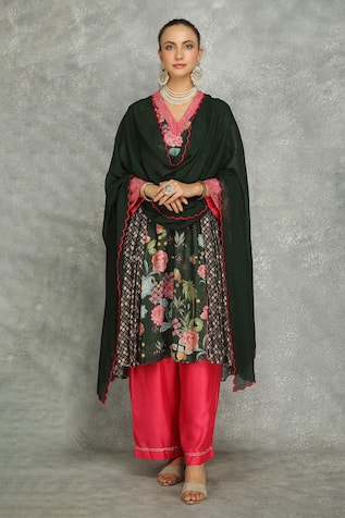 Tanu Malhotra Forest Green Side Panel Buti Kurta Set 