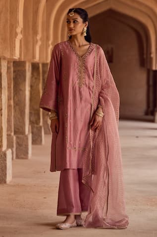 Kritika Dawar Blush Pakistani Style Kurta Set 