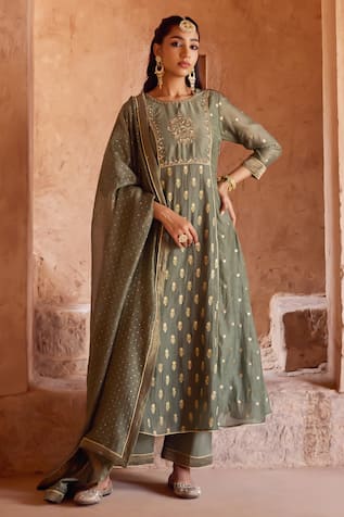 Kritika Dawar Dabka Embroidered Kurta Set 