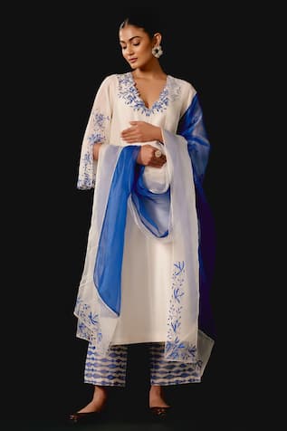 Devnaagri Ivory Floral Embroidered Kurta Set 