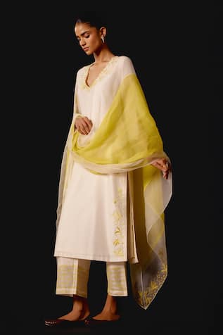 Devnaagri Ivory Embroidered Kurta Set 