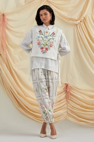 Pozruh by Aiman White Bouquet Bib Set 