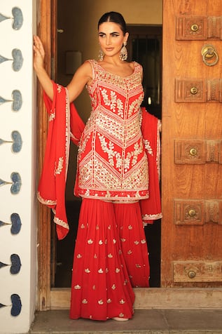 Shian Red Georgette Embroidered Kurta Set 