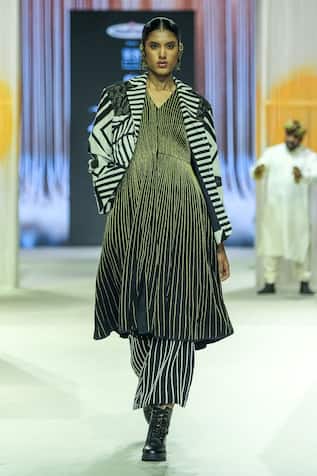 KA-Sha Black & White Handwoven Cotton Blazer 