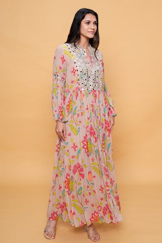 Sajeda A Lehry Floral Hand Embroidered Kurta Pant Set 