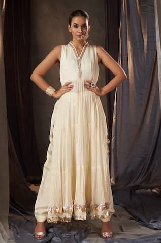 Muskann Kapadiaa Ivory Gota Patti Kurta Pant Set 