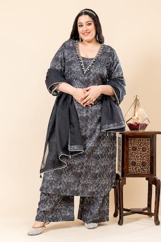 Mamicha Black Embroidered Kurta Pant Set 