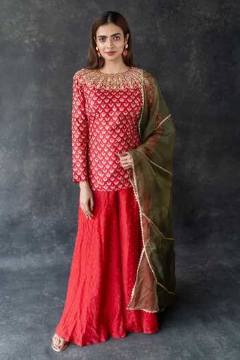 Shachi Sood Gulaab Hand Embroidered Kurta Set 
