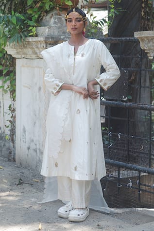 Label Earthen Malai Gully Kurta Set 