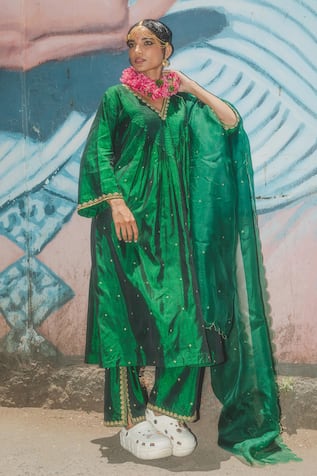 Label Earthen Jhilmil Juhu Kurta Set 