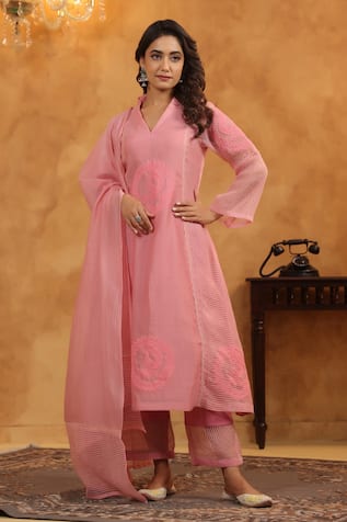 Anshu Wadhwa Pink Chanderi Kurta & Organza Dupatta Set 