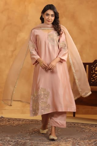 Anshu Wadhwa Chanderi Embroidered Kurta Set 