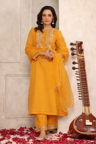 Anshu Wadhwa Chanderi Embroidered Kurta Set 