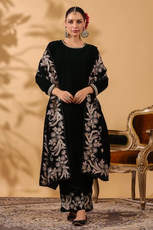 Anshu Wadhwa Black Velvet Embroidered Kurta Set 