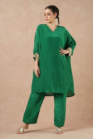 Dori & CO. Emerald Green Silk Crepe Kurta & Pants Set 