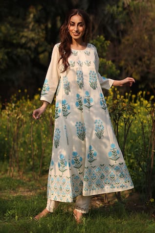 Nazar By Indu Ivory Floral Embroidered Kurta Set 