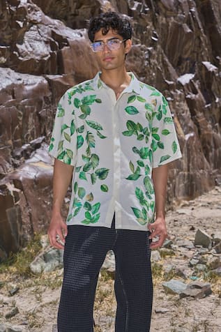 Dash And Dot Leaf Print Short Sleeve Shirt 