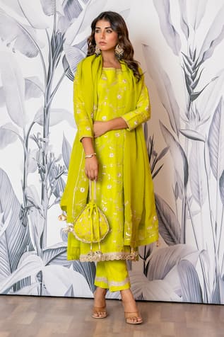 Yuvraani Jaipur Designer Kurta Set with Dupatta & Potli 