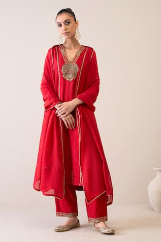 Roohbyridhimaa Raafta Embroidered Kurta Set 