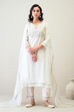 Roohbyridhimaa Awab Zari Embroidered Kurta Pant Set 