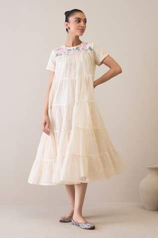 Roohbyridhimaa Afsaa Floral Embroidered Dress 