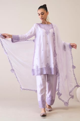 Roohbyridhimaa Areesha Embroidered Kurta Pant Set 