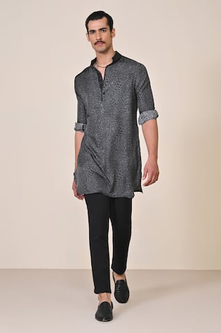 S&N By Shantnu Nikhil Grey Leopard Print Silk Kurta 