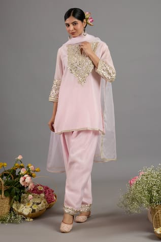 Saina Kapoor Baby Pink Embroidered Kurta Set 