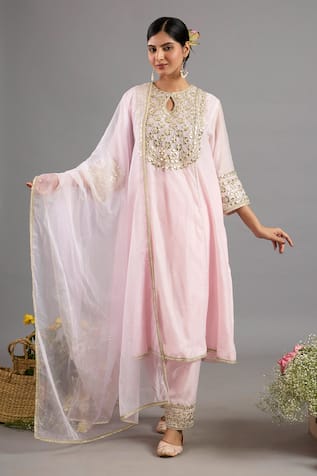 Saina Kapoor Baby Pink Chanderi Embroidered Kurta Set 