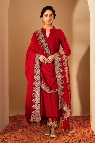 Roohbyridhimaa Red Zari Embroidered Kurta Set 
